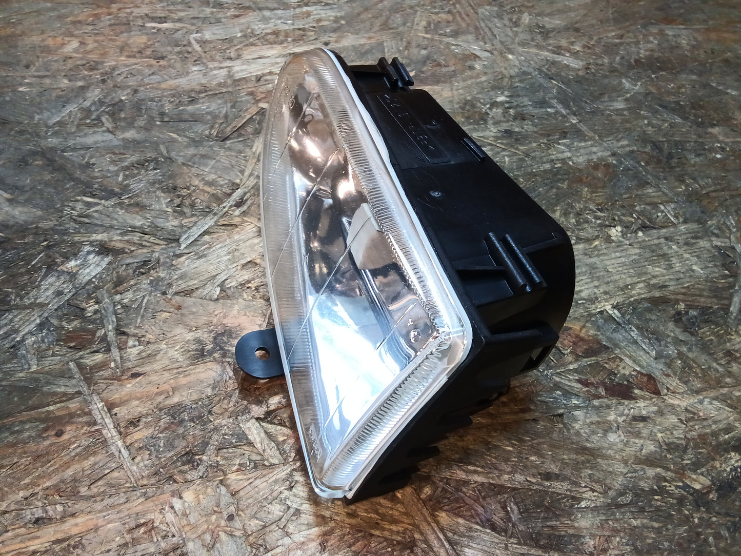 Ford Fiesta BJ 96 Scheinwerfereinsatz original Ford NEU