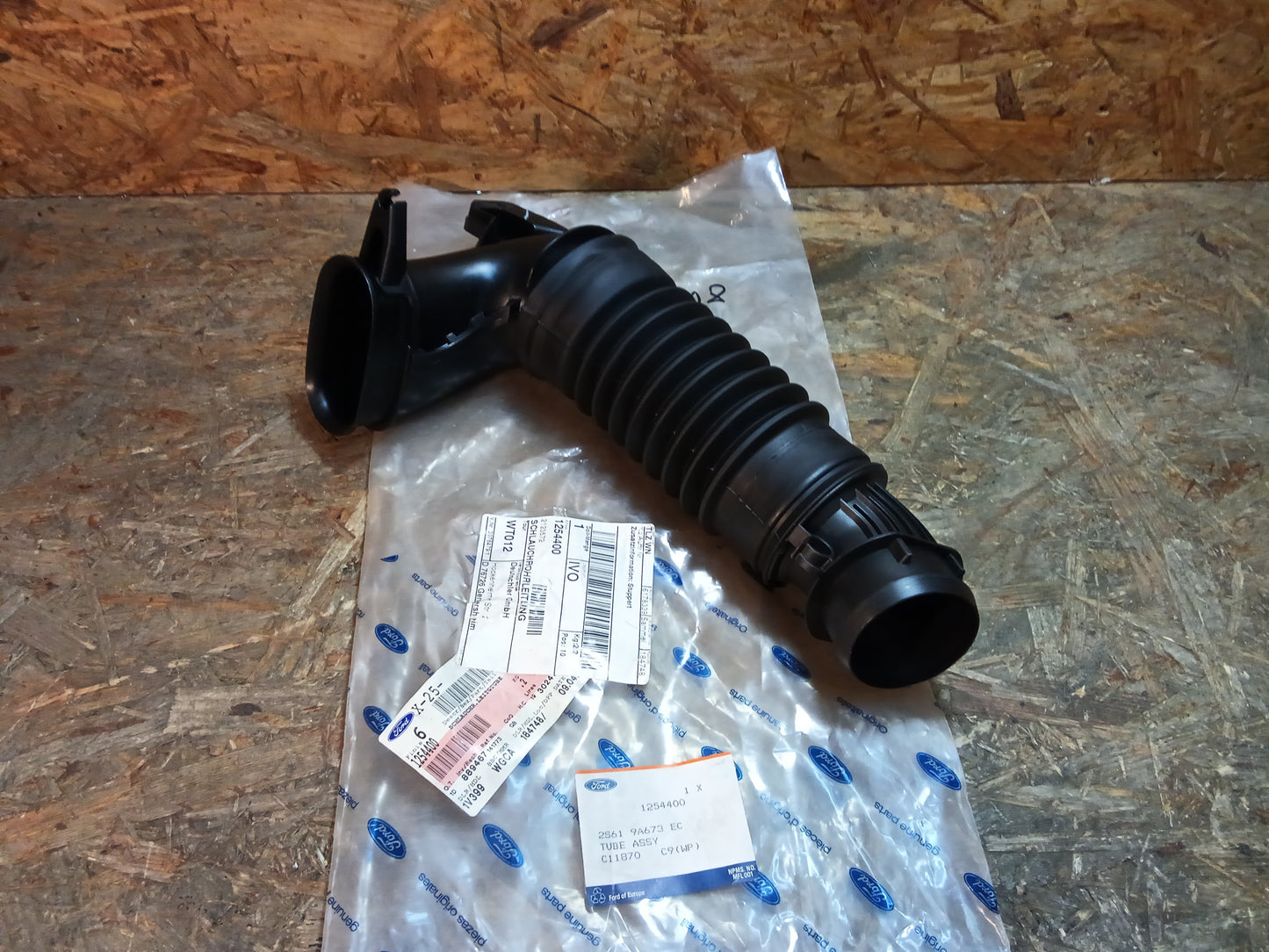 Ford Fiesta BJ 01-08 Schlauchrohrleitung original Ford NEU