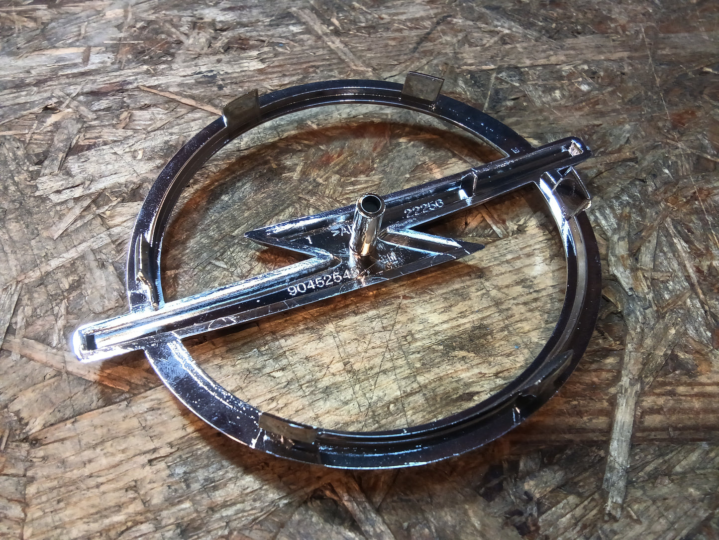 Astra F 94-98 Emblem an Kühlergrill original GM NEU