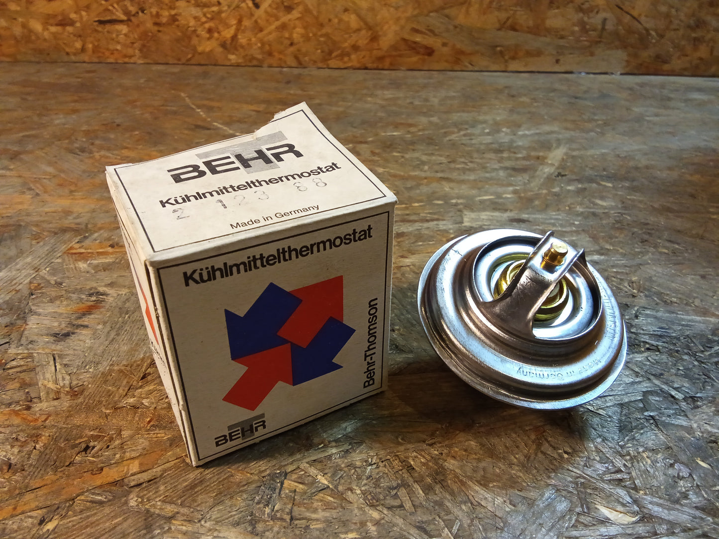 BMW 316,318 Thermostat Kühlmittel original BEHR NEU