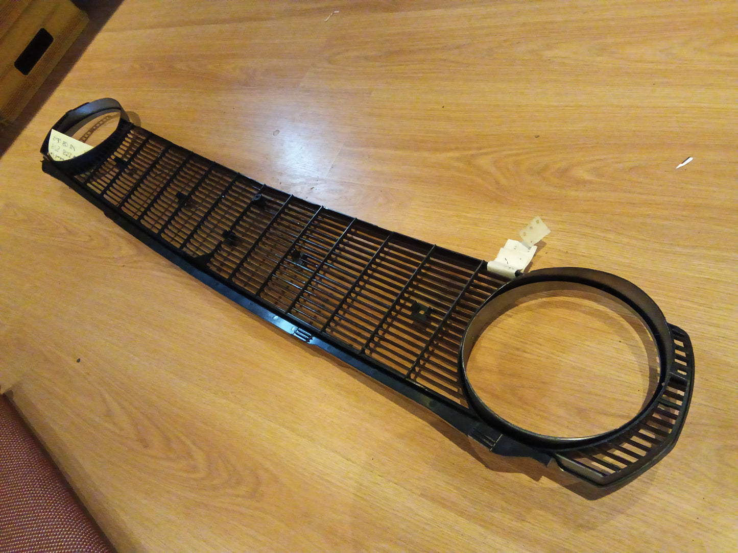 Audi 80 B1 Kühlergrill ohne Emblem original Audi NEU