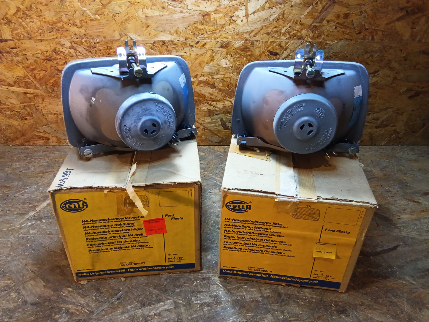 Ford Fiesta Hauptscheinwerferset H4 original Hella NEU NOS