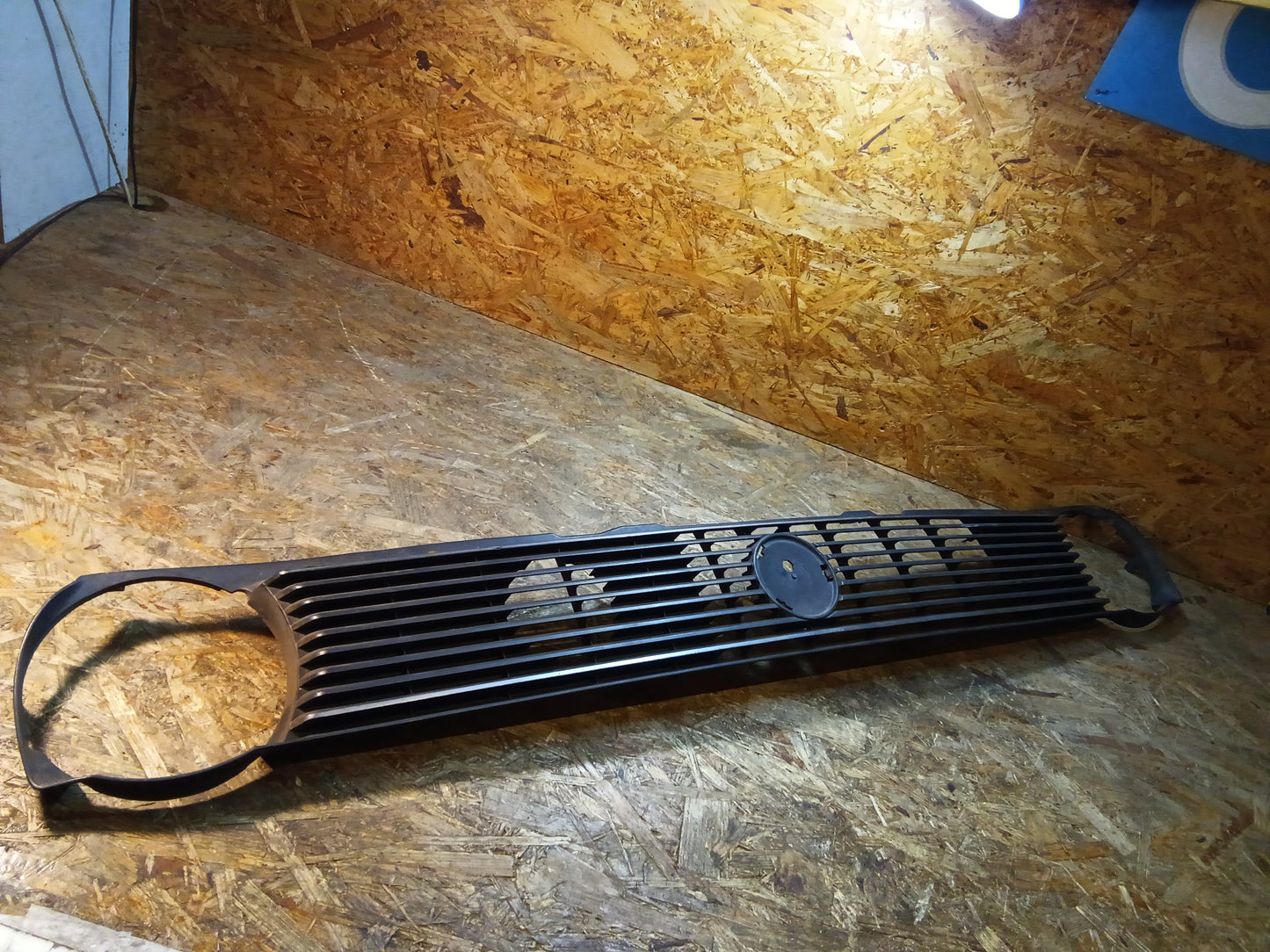 VW Polo Frontgrill ohne Emblem original VW GEBRAUCHT