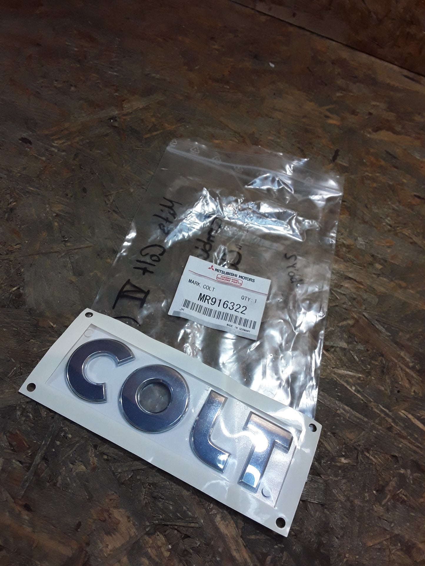 Mitsubishi Colt VI (-9/08) Emblem "COLT" original Mitsubishi NEU