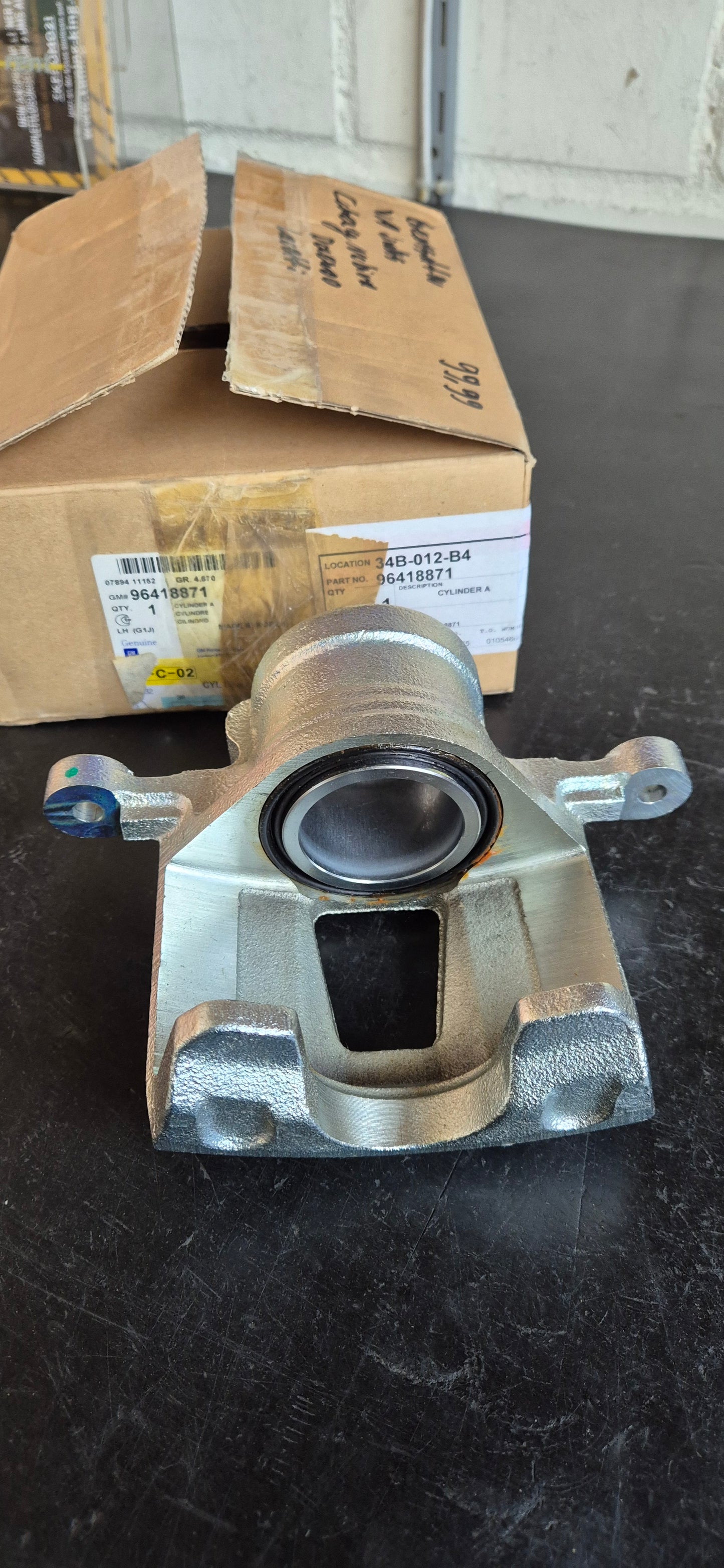 Bremssattelhalter Chevrolet vorne links Original GM Neu