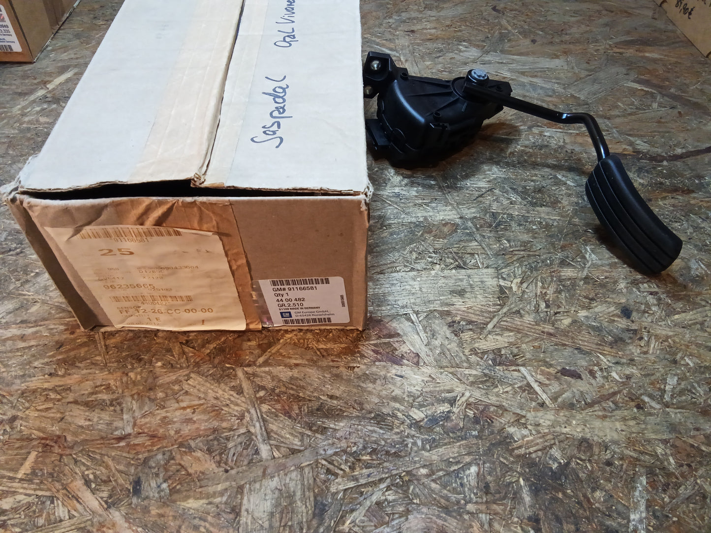 Vivaro A Gaspedal original GM NEU