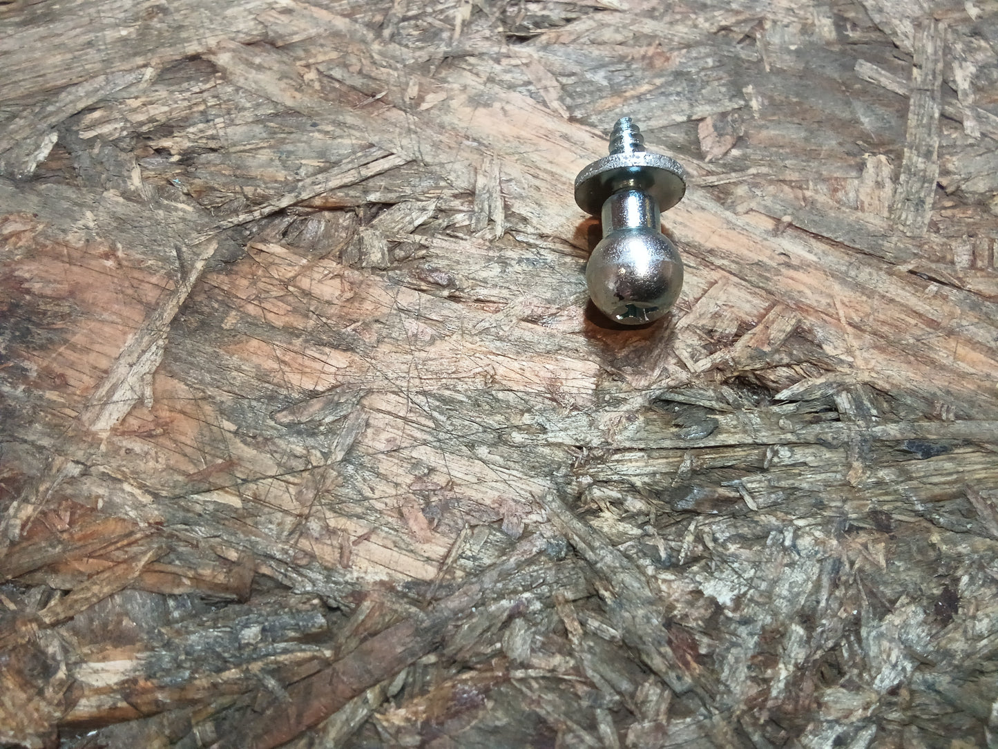 Oldtimer Youngtimer Befestigungsknopf für Haltegurt der Gepäckraumabdeckung an Hutablage original Opel NEU