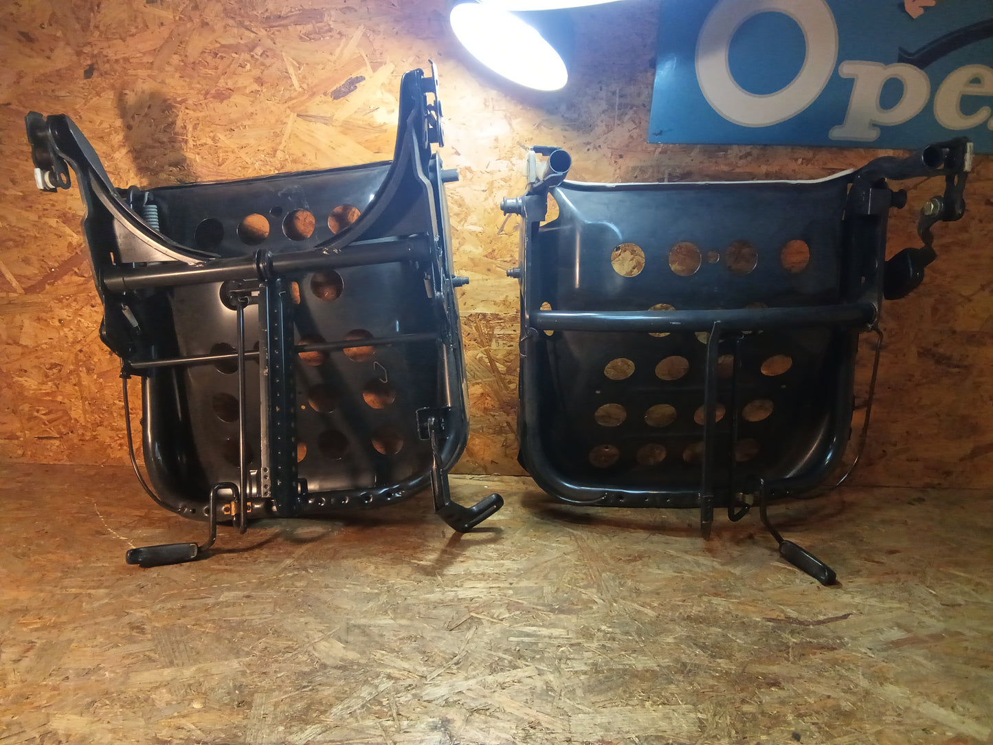 VW Golf 1 Cabriolet Sitzgestell Set vorne höhenverstellbar original VW NEU NOS