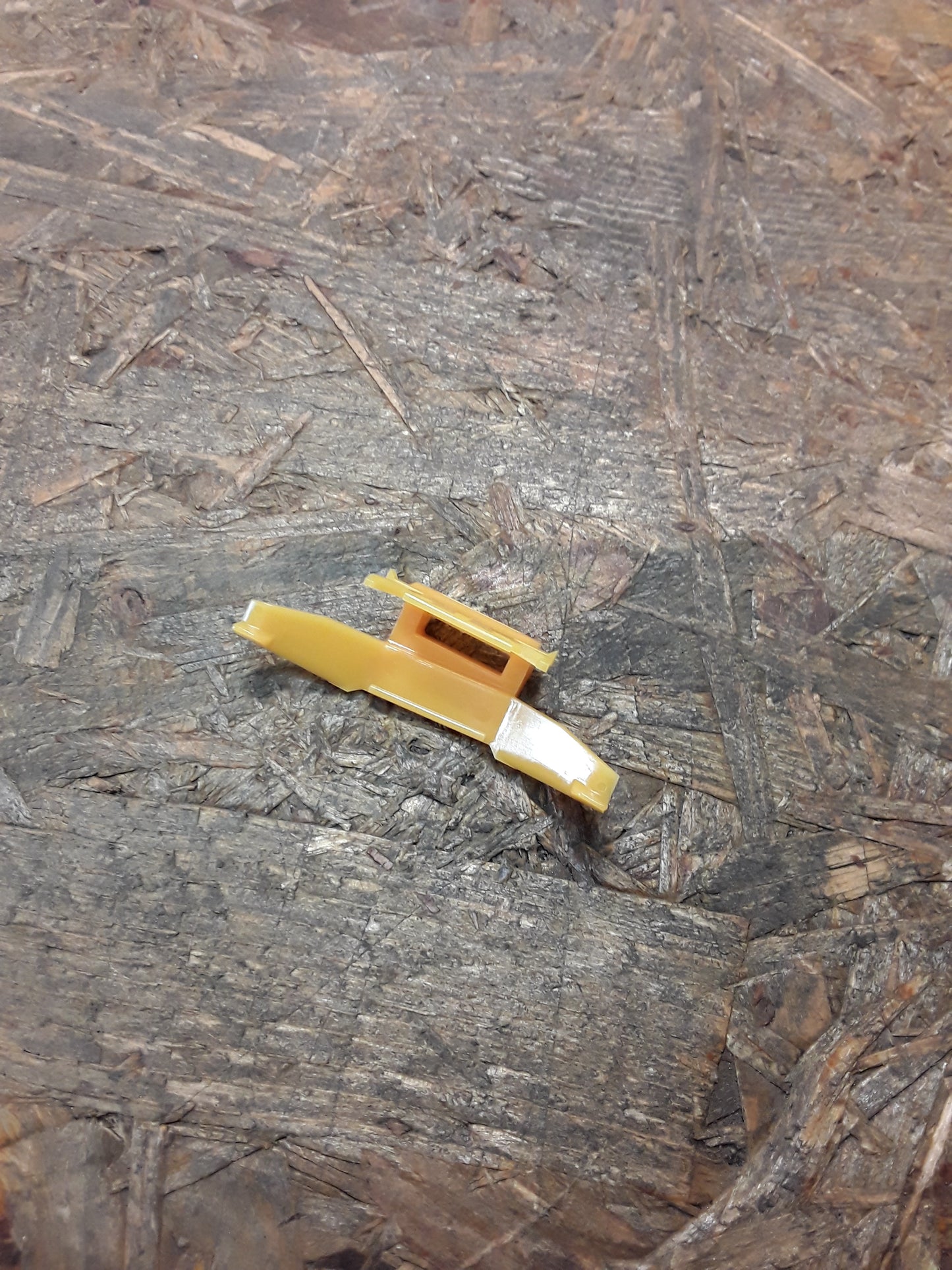 Mitsubishi Outlander 03-06 Clip Wasserrinne an A-Säule rechts original Mitsubishi NEU