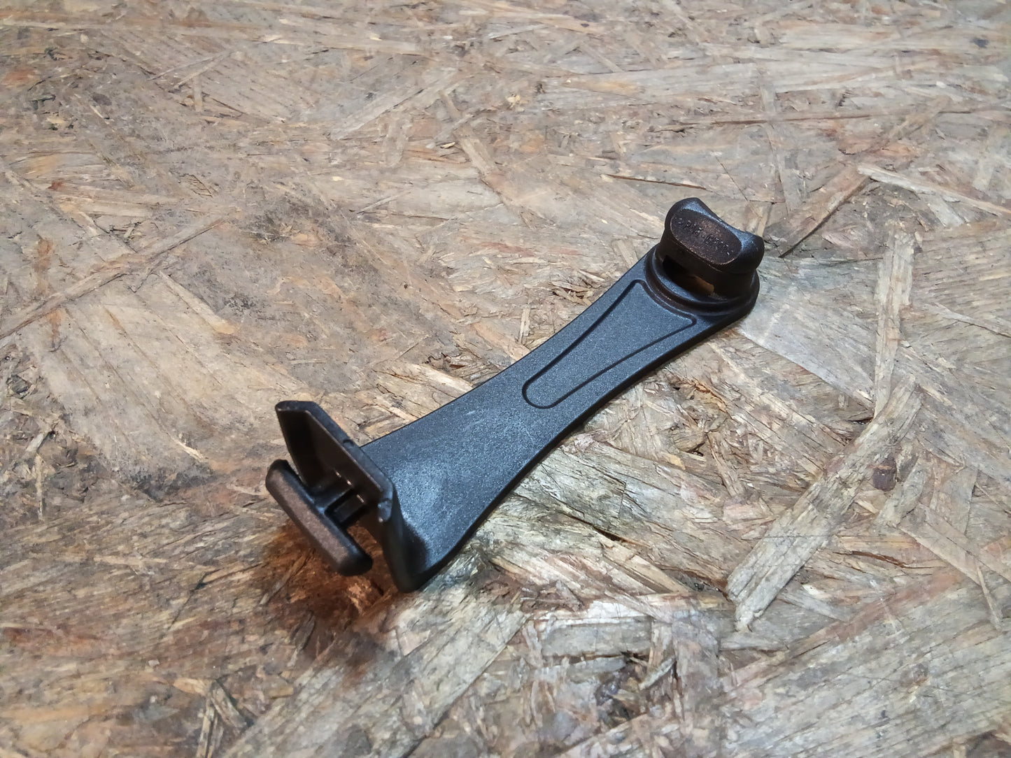 Ford Fiesta BJ 01-12 Halteclip Fußmatte original Ford NEU