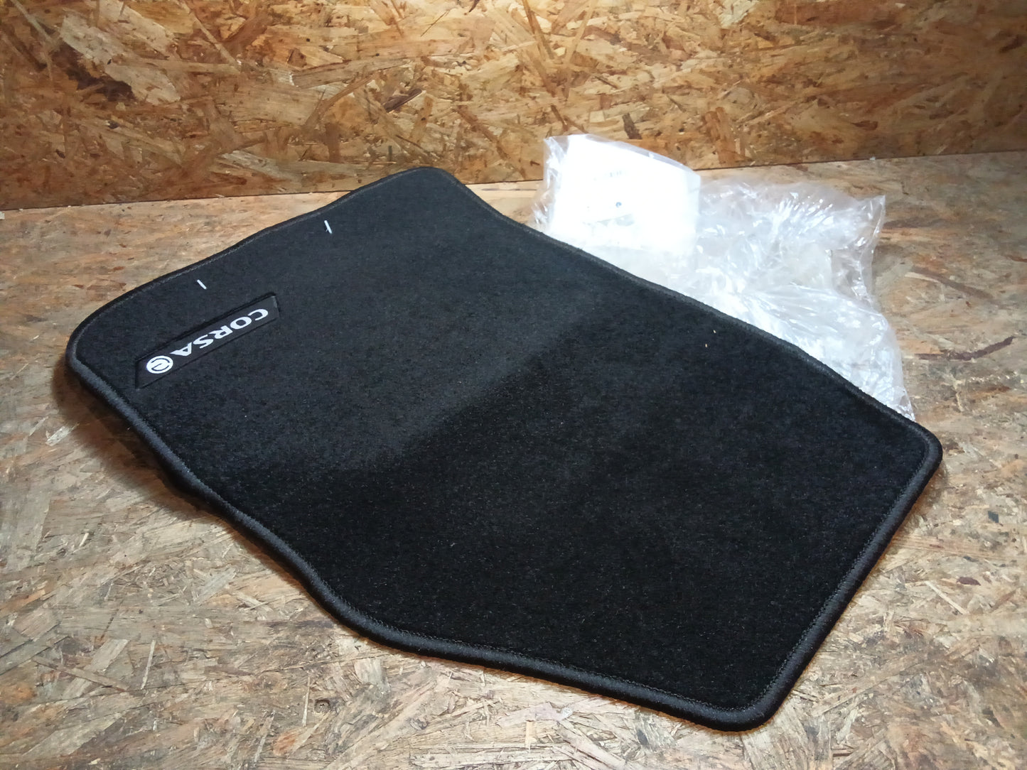 Corsa E Fußmattensatz original GM NEU