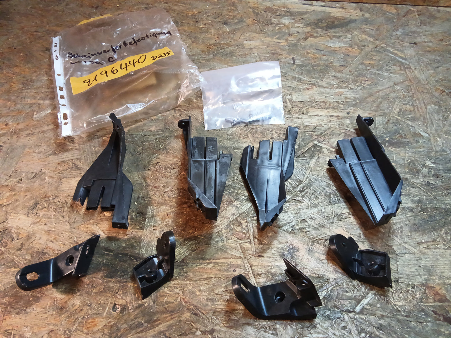 Corsa C Satz Scheinwerferbefestigung original GM NEU