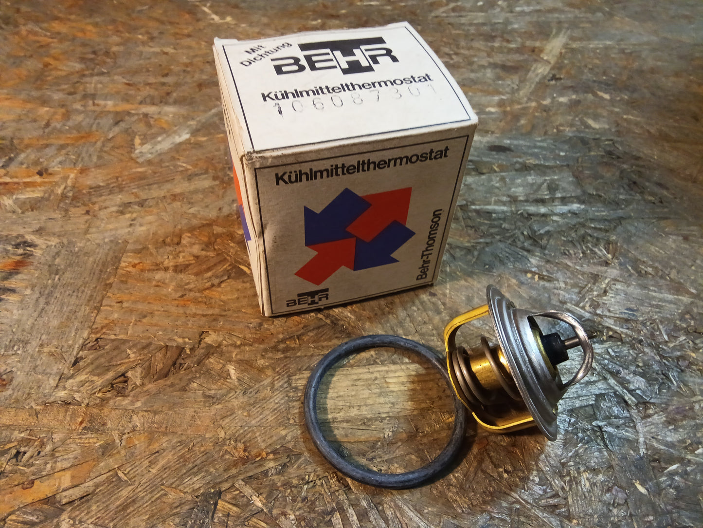 Audi, Mitsubishi, Nissan, Seat, Skoda, VW Thermostat Kühlmittel original BEHR NEU