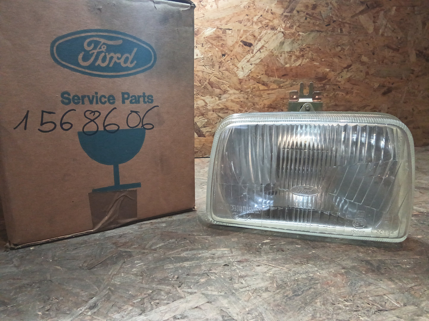 Ford Fiesta BJ 1976 Scheinwerfer rechts original Ford NEU