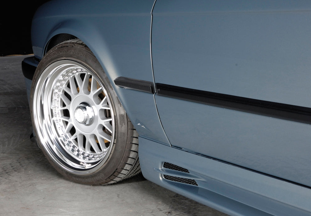 BMW 3er E30 Rieger Seitenschweller rechts, mit Schacht und 2 Ausschnitten, ABS inkl. Alugitter, Gutachten, Montagezubehör