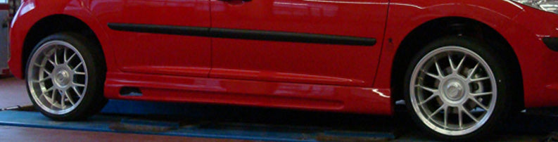 Peugeot 207 Rieger Seitenschweller rechts, mit Schacht, mit Ausschnitt, ABS,
inkl. Gutachten, Montagezubehör, Alugitter