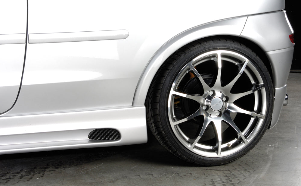 Opel Corsa C Rieger Seitenschweller nur für 3-tür. rechts, mit Schacht, mit Ausschnitt, ABS,
inkl. Alugitter, Gutachten, Montagezubehör