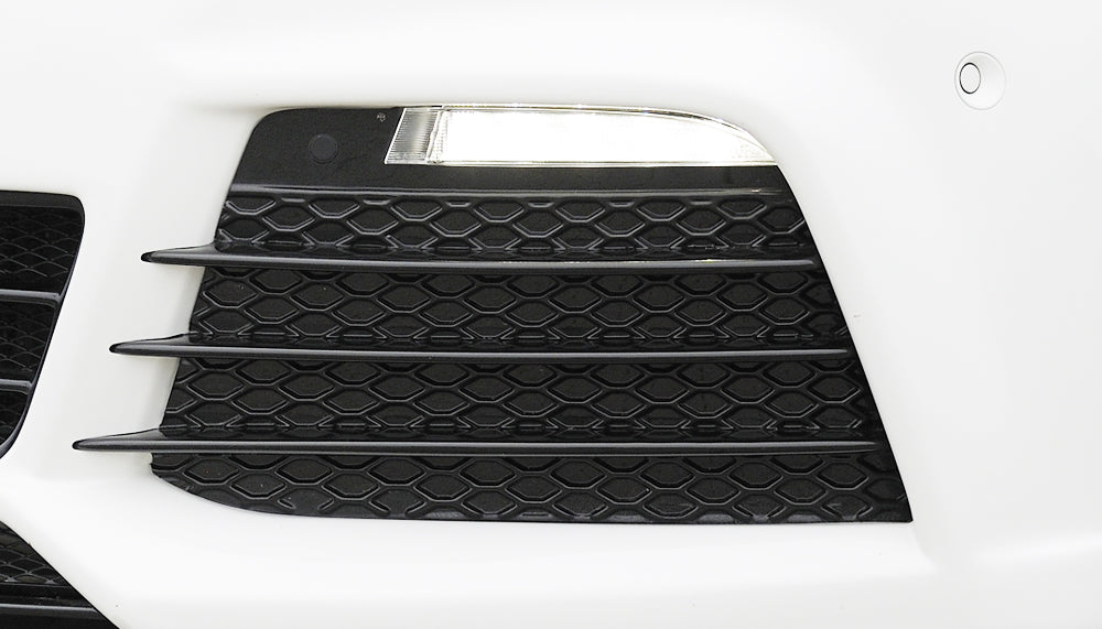 VW Golf 6 Rieger Lufteinlaßblenden (Aufpreis) links, rechts, für Spoilerstoßstange, mit Aussparung für Tagfahrleuchten, ABS, schwarz glänzend, für Fzg. mit Einparkhilfe (PDC),
inkl. Montagezubehör