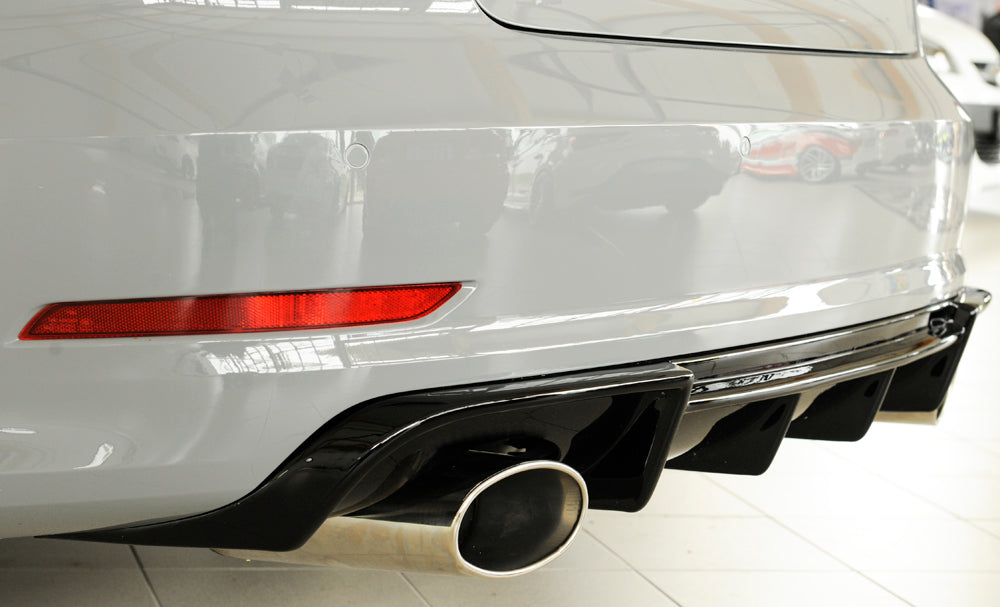 Audi A3 (8V) Rieger Heckeinsatz für Sportendrohr li. u. re., (152x95mm oval), ABS, schwarz glänzend, für Fzg. mit S-Line Exterieur,
inkl. Montagezubehör, Gutachten