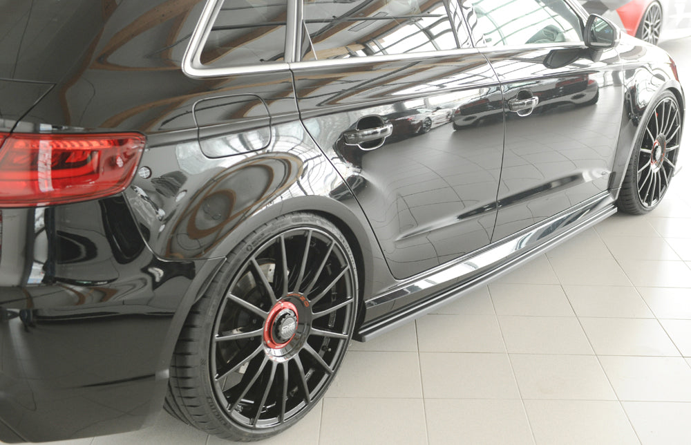 Audi RS3 (8V) Rieger Seitenschwelleransatz rechts, für orig. Seitenschweller, ABS, schwarz glänzend,
inkl. Montagezubehör...