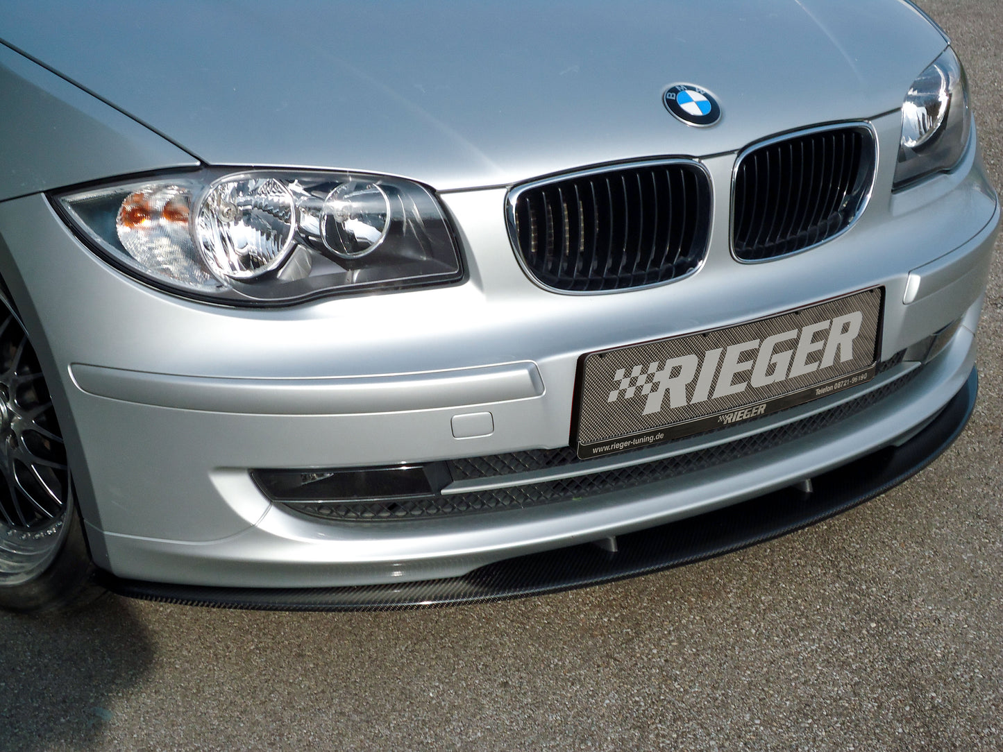 BMW 1er E81 (187/1K2/1K4) Carbon Spoilerschwert für BMW 1er, E81/87 LCI nur für Serien Frontschürze LCI Carbon,
inkl. Montagezubehör, Gutachten
