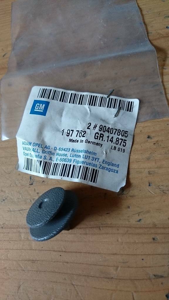 Astra F Corsa B Tigra A Aufhängeknopf Sicherheitsgurt hinten GM