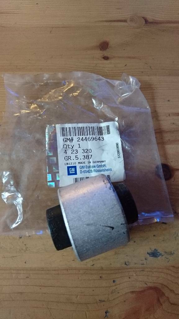 Vectra C Signum Dämpfungsbuchse Querlenker hinten neu original GM