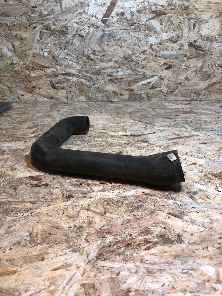 Kühlerschlauch unten von der Wasserpumpe zum Hochleistungskühler bei Rekord E mit den Motoren 17N 19N 20N/S