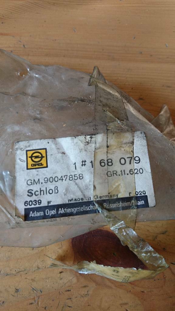 Kadett E Schloß Hinterrückenarretierung neu original GM