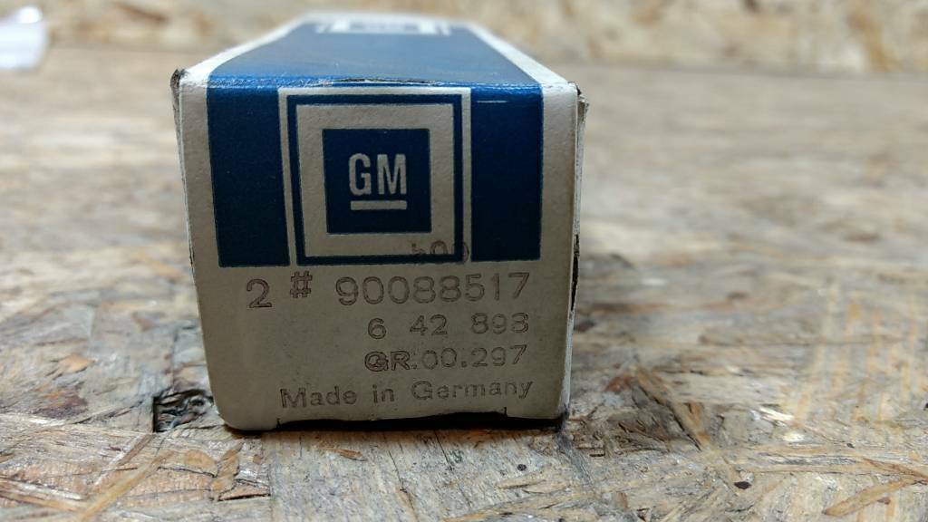 Original GM Opel Kadett E Auslassventil NEU