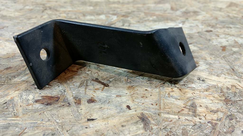 Original GM Opel Rekord Halter Stoßstange hinten rechts Mitte NEU