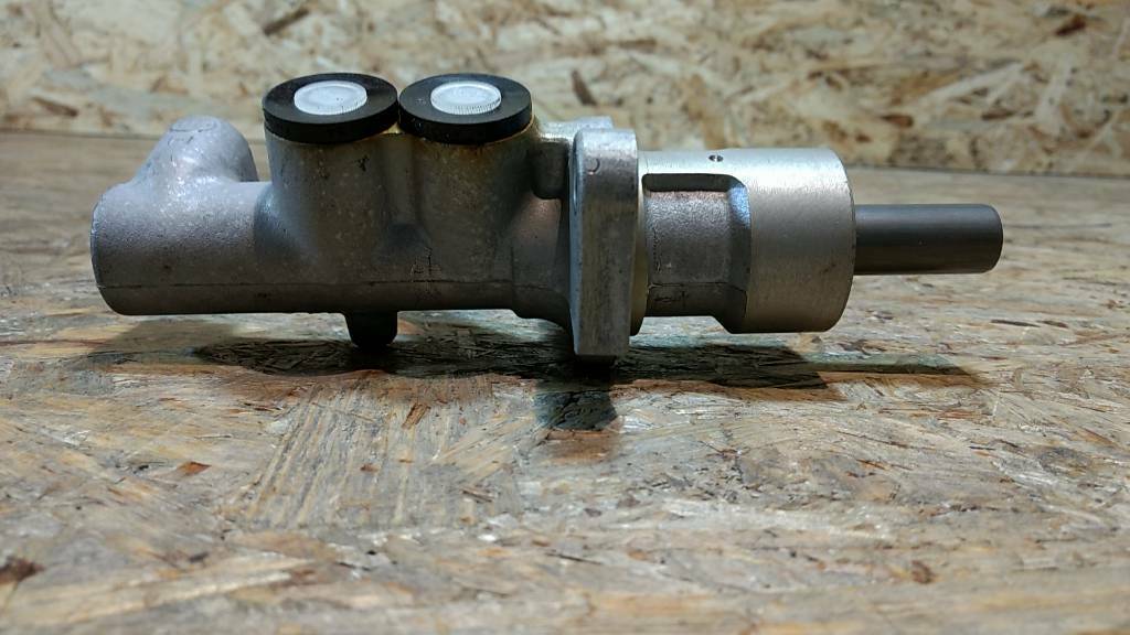 Original GM Opel Omega B 2.0 Limousine Hauptbremszylinder NEU