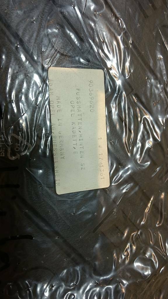 Original GM Opel Kadett E Gummi-Fußmatten-Set hinten NEU
