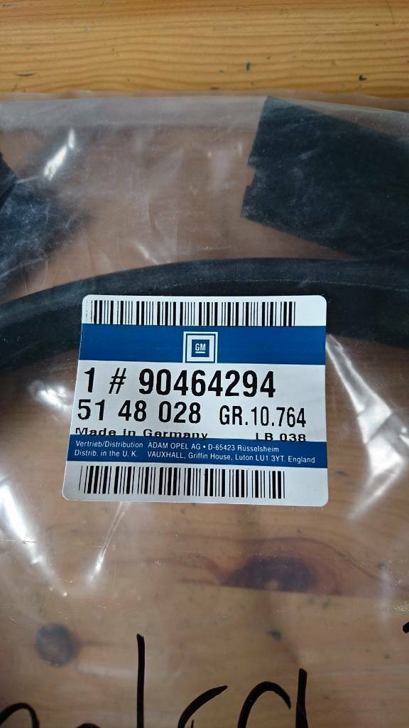Vectra B Dichtung Fensterführung hinten rechts neu original GM