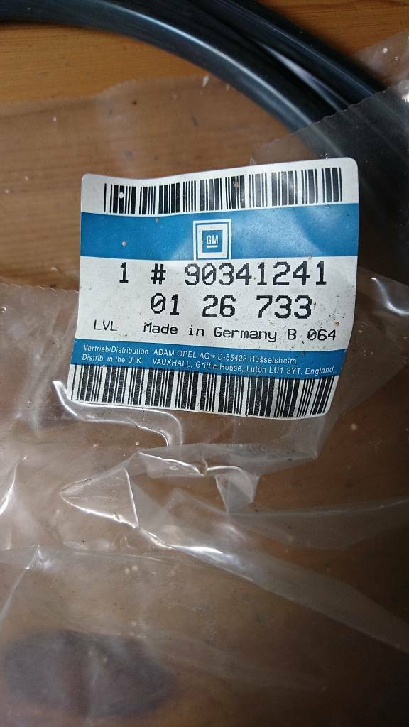 Kadett E Caravan Dichtung Heckscheibe innen Neu Original GM