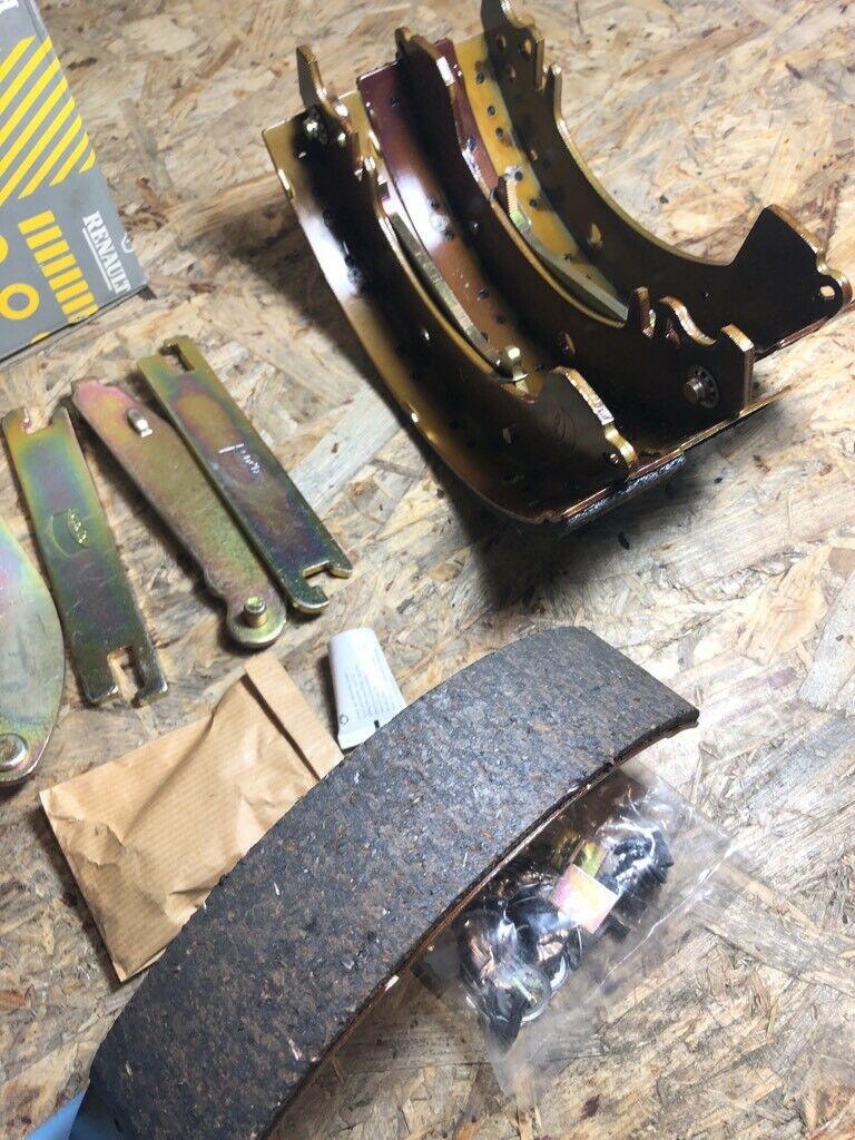 Original GM Opel Arena Renault Trafic Bremsbackensatz Hinterachse Neu