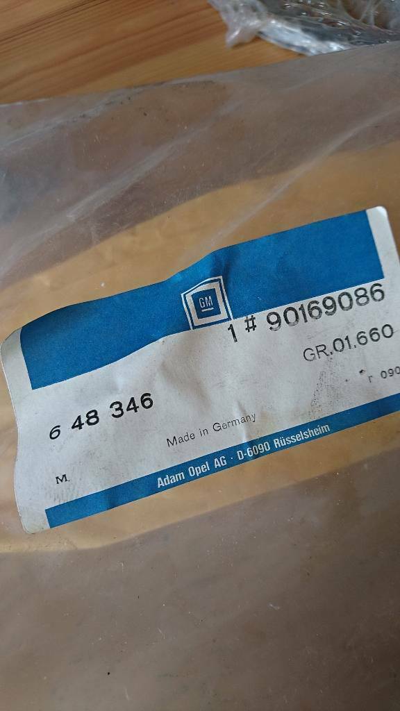 Kadett E 1.8 Ölsaugrohr neu original GM