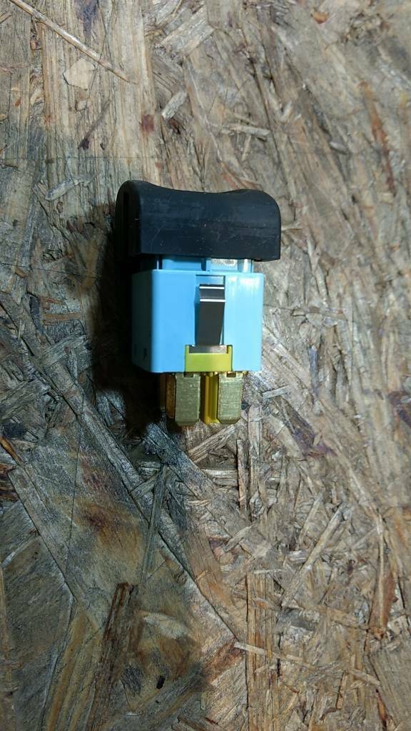 Original GM Opel Omega B Schalter Heckscheibenheizung NEU