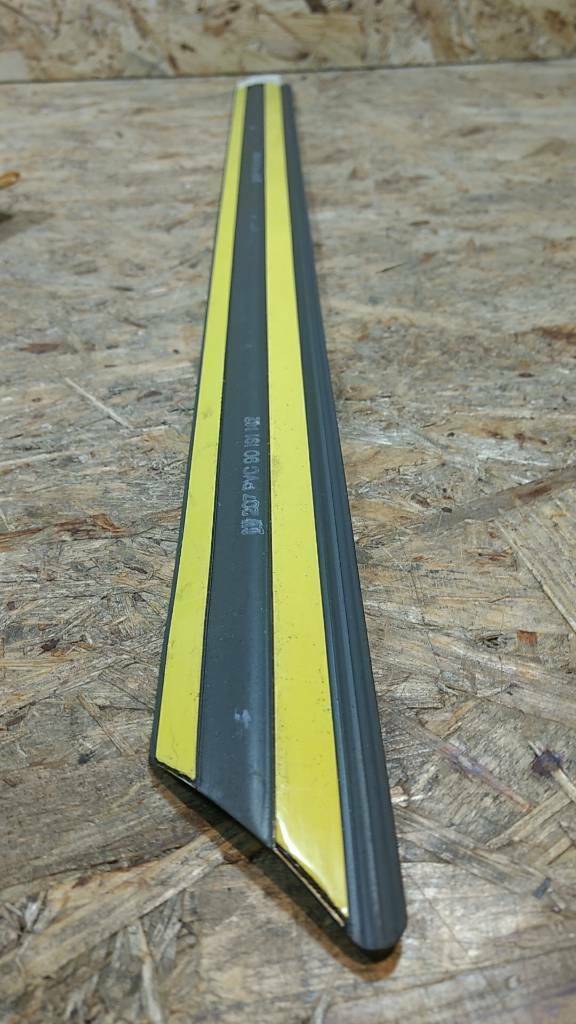 Original GM Opel Kadett E Schutzzierleiste Hintertür rechts NEU