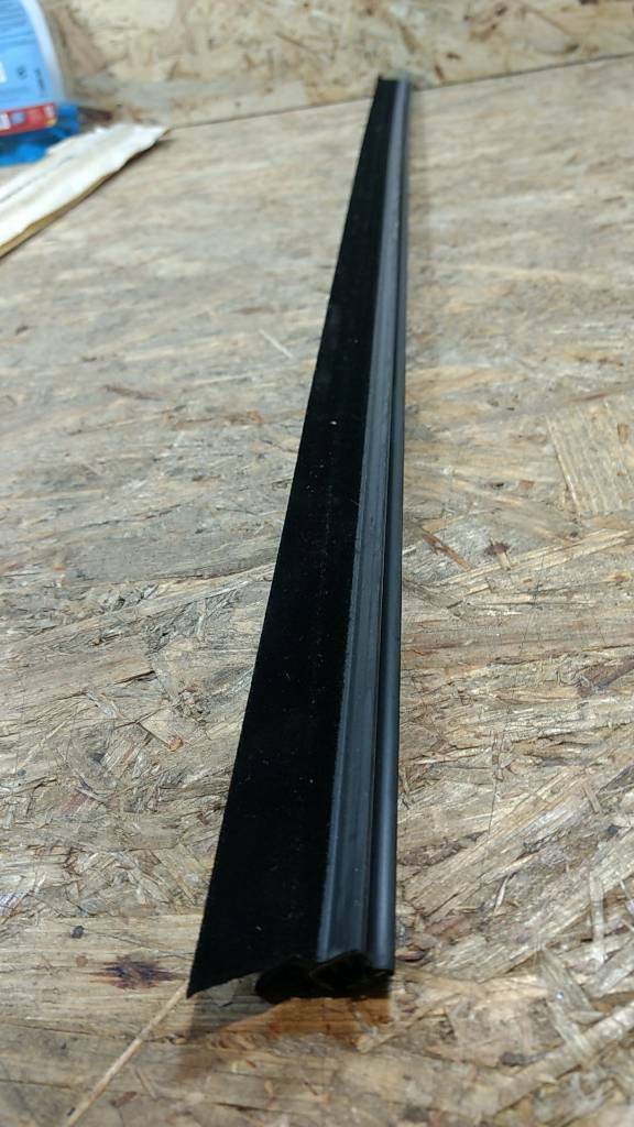 Original GM Opel Astra F Zierleiste Fensterschacht vorne NEU