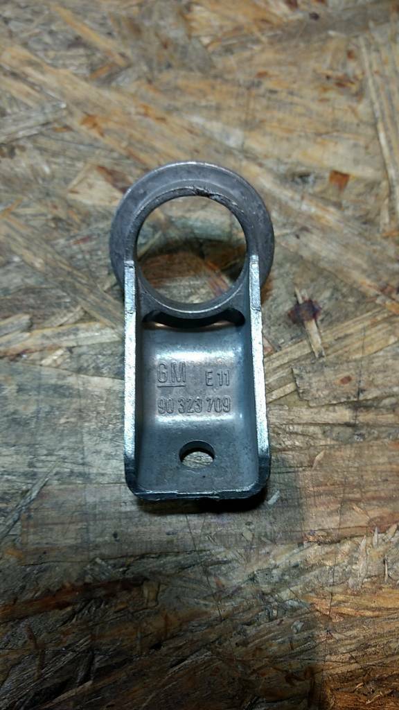 Original GM Opel Astra F Halter links Kühler an Front oben NEU