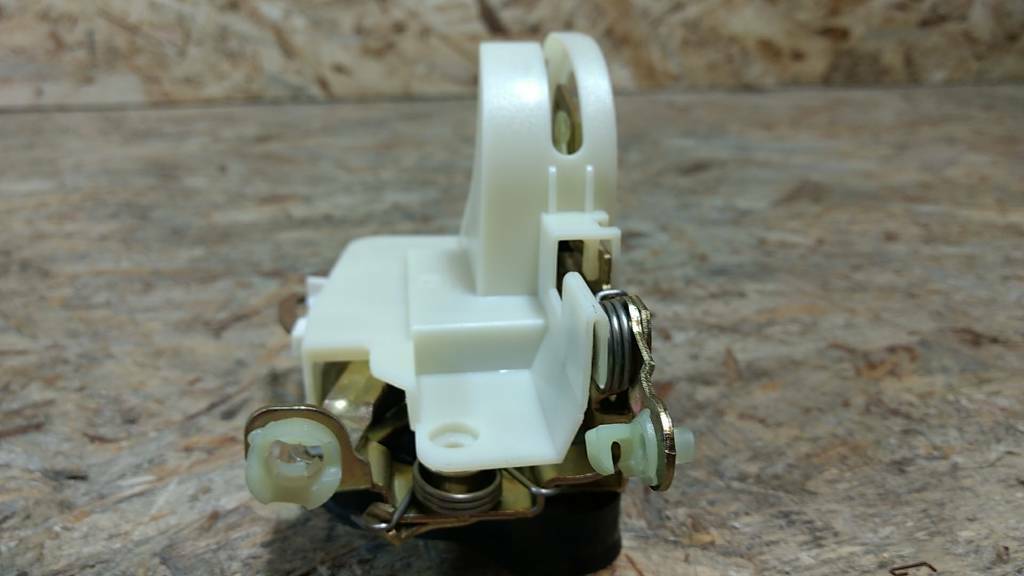 Original GM Opel Türschloss vorne links Omega A Senator B NEU