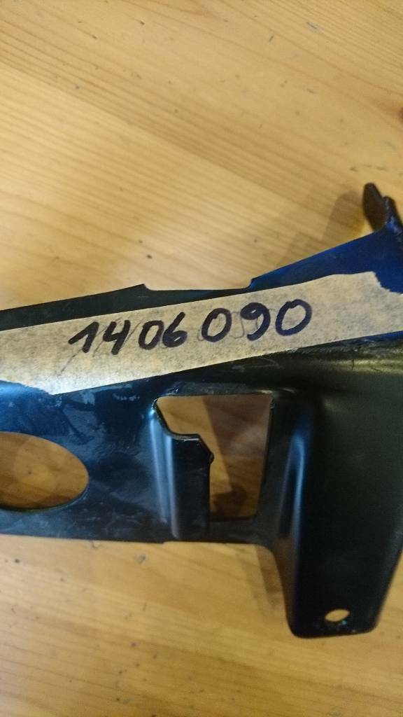 Kadett E Halter Stoßstange vorne links Neu Original GM
