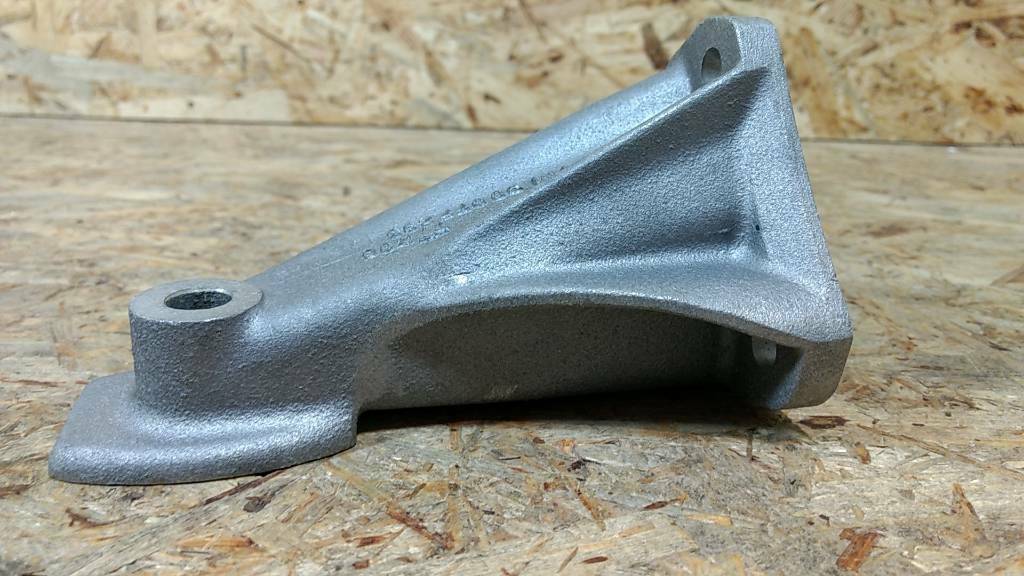 Original GM Opel Halter Motoraufhängung vorne links Commodore C Neu
