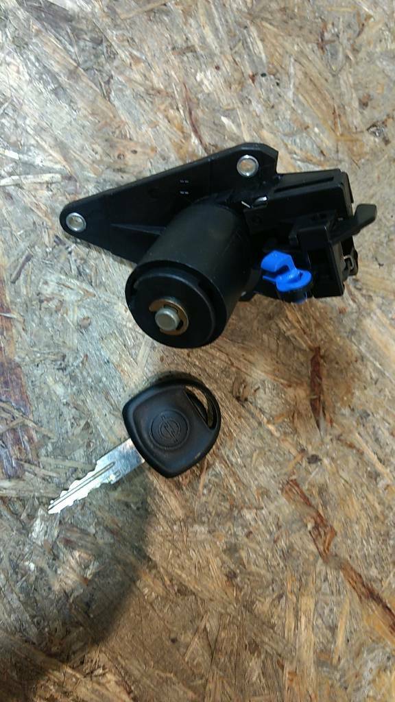 Original GM Opel Schließzylinder Schlüssel Heckklappe Corsa B NEU