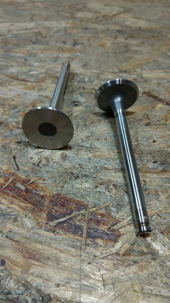 Original GM Opel Einlassventil Kadett E / D Ascona C NEU