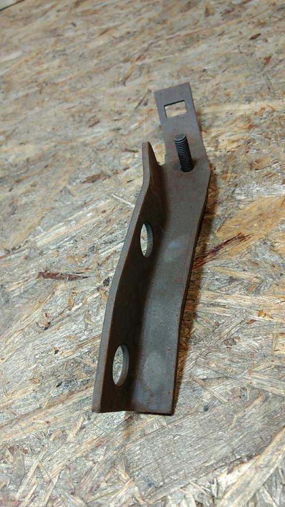 Original GM Opel Omega A Halter Auspuffrohr vorne NEU