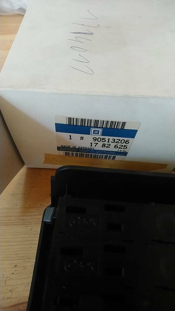 Opel Omega B Kassettenbox neu Original GM