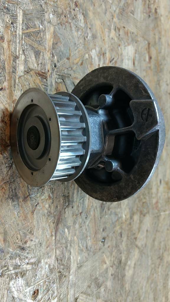 Original GM Opel Wasserpumpe Rekord E Manta B uvm NEU
