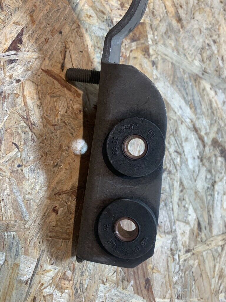 Original GM Opel Omega A Auspuffrohrhalter Aufhängung NEU